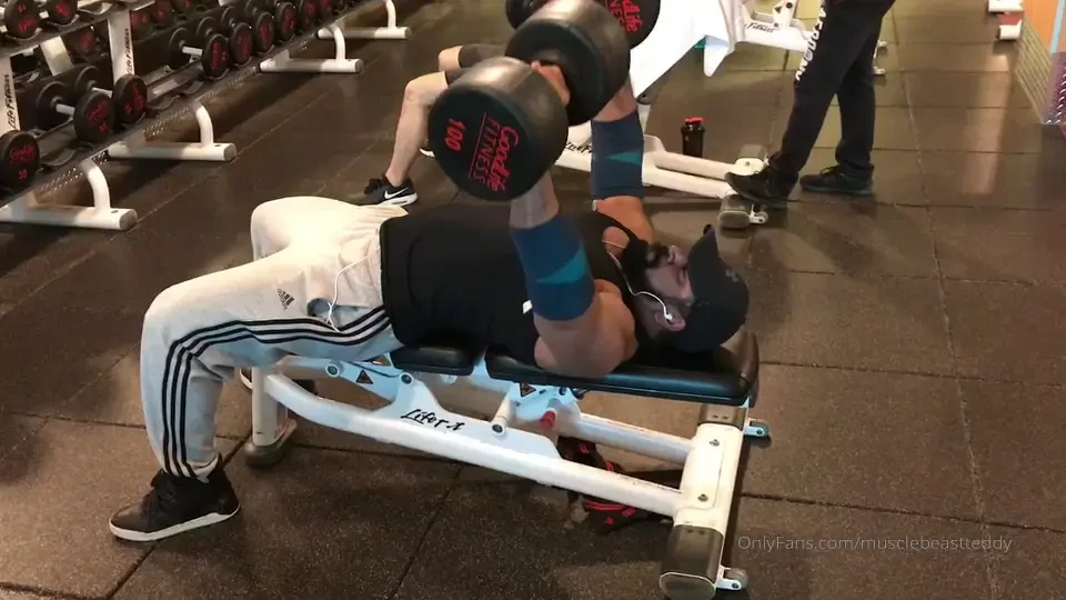 Working hard for that chesticles 