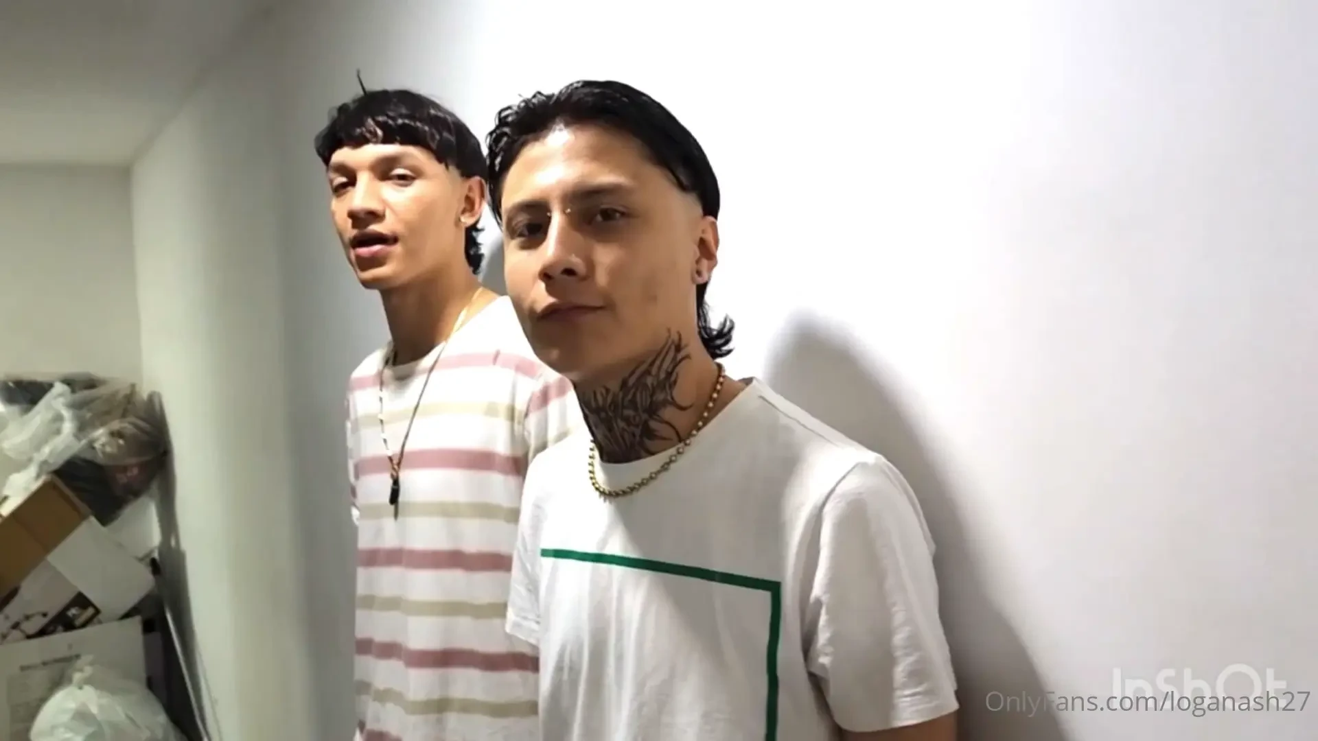 Dos chicos latinos jugaron con mi gran culo 