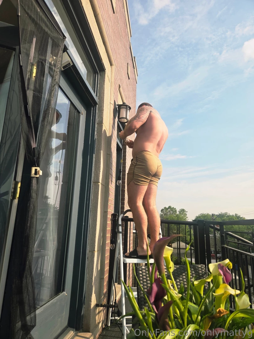 Doing a little repotting this friday gotta keep my green children 