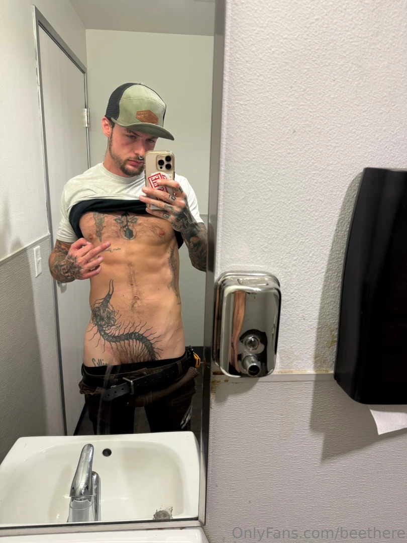 Work vibes come fuck me in the bathroom 