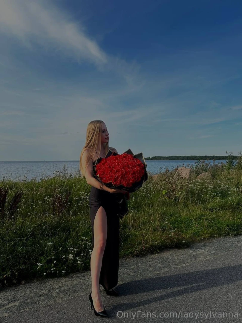 Hello my sweeties today i want to share with you my love for flowers 