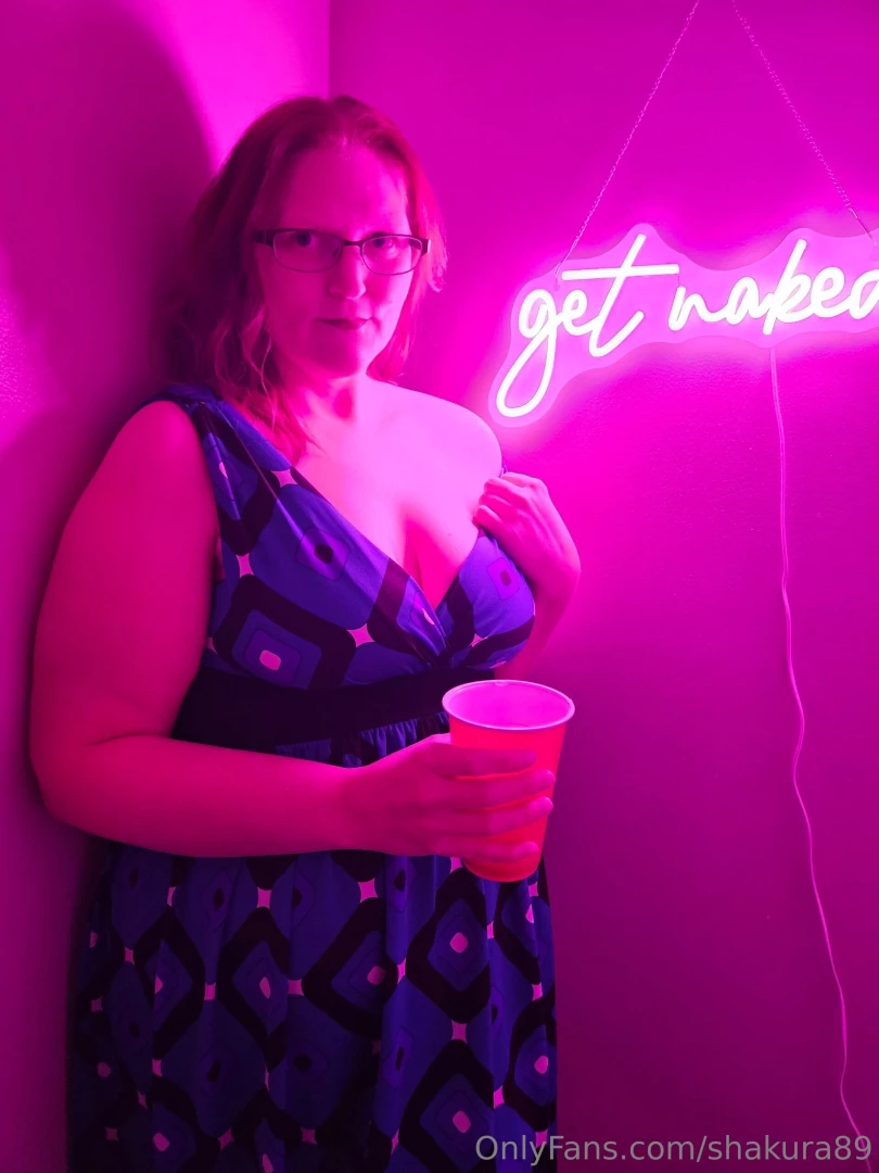 Hey my sexy friends dont forget i m going live soon 