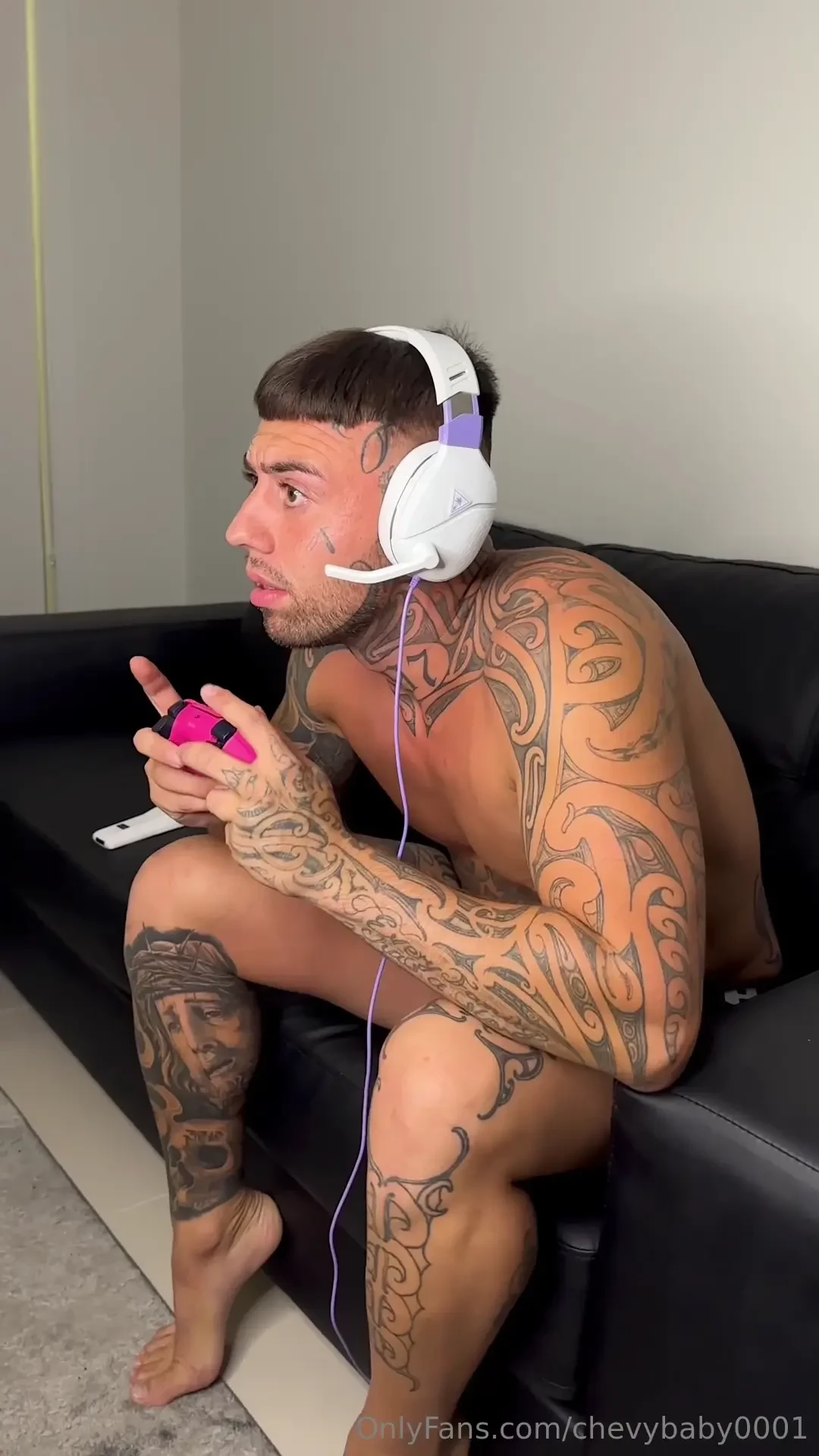 Shaniaperrett was meant to clean my house while my gf was at work and 