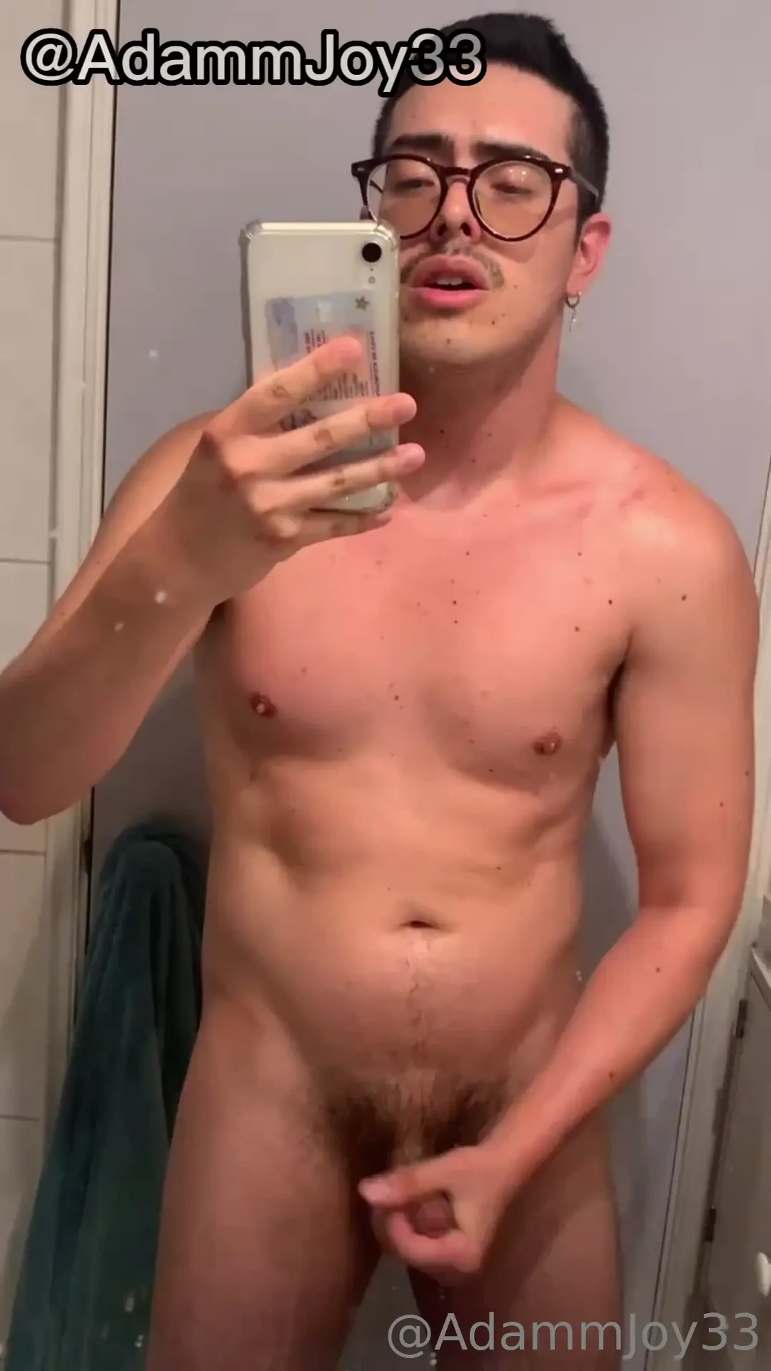 Me fui a depilar el el chico me abr a bien las nalgas para introducir 