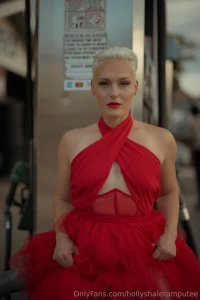 This look peg leg walk only allofhollyshaleramputee