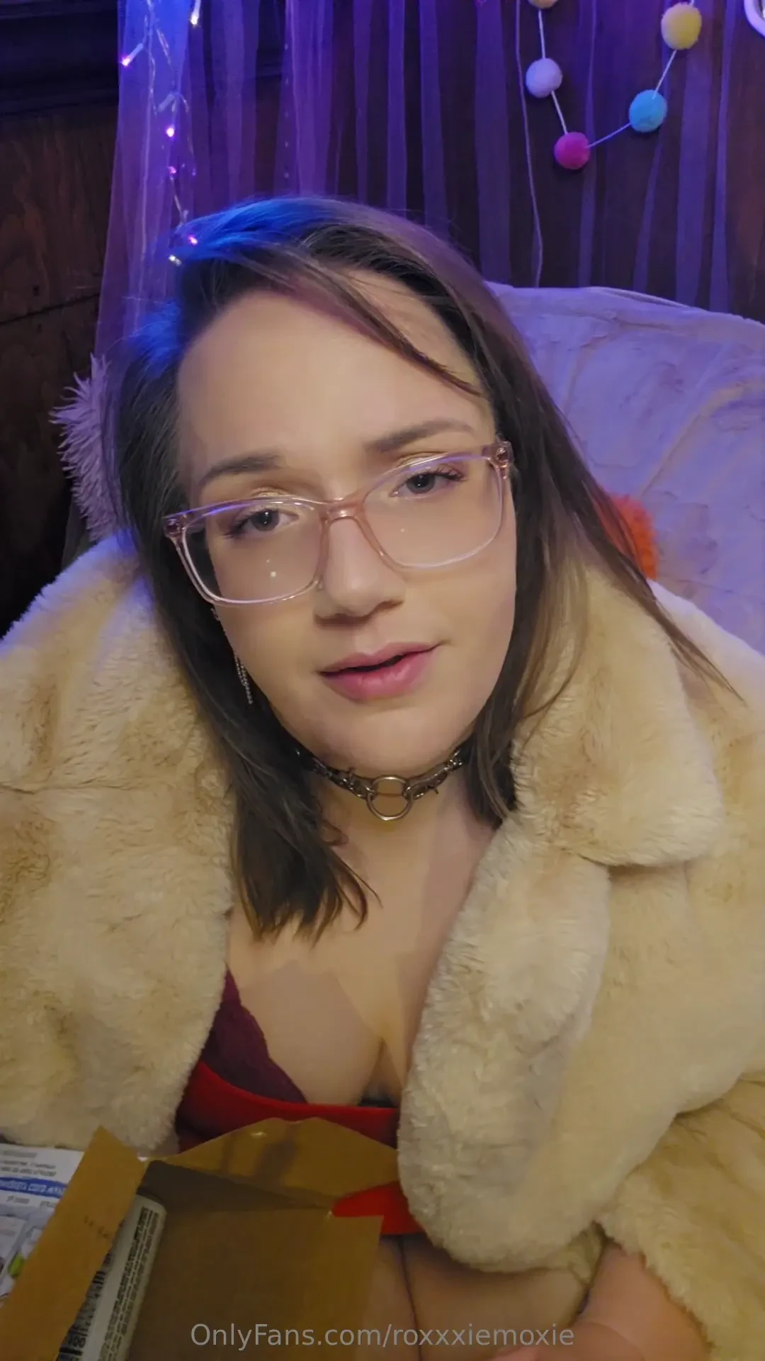 Smack talking white claw drinking trashy roxxie for friday night mommy 