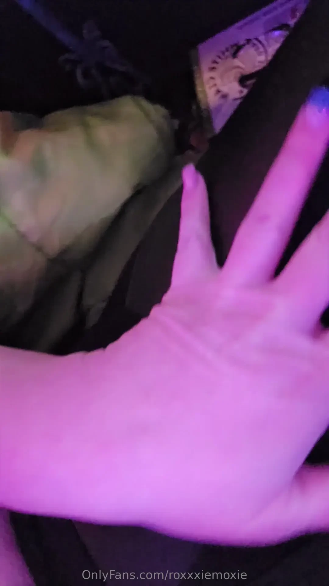 Just your regular neighborhood weirdo introducing herself to the new 