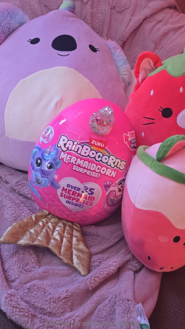 Meet me on live tonight at 9pm est tonight open my rainbowcorn 