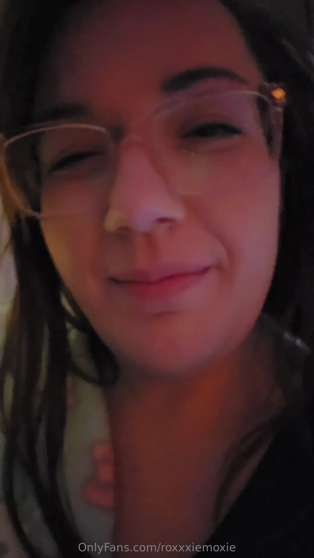 Roxxie reacts to the most enormous cock she s seen in her dms 