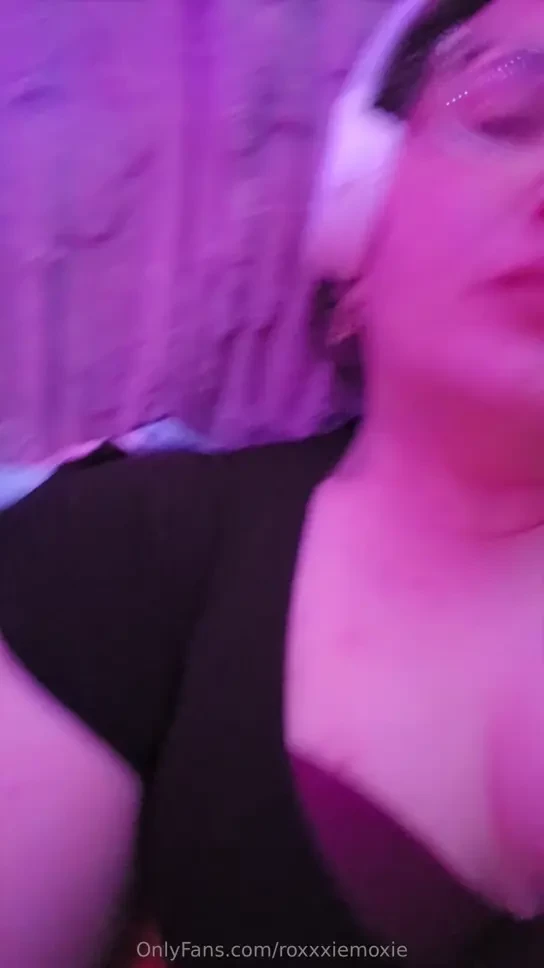 I wonder what street walkin roxxie will do for 25 