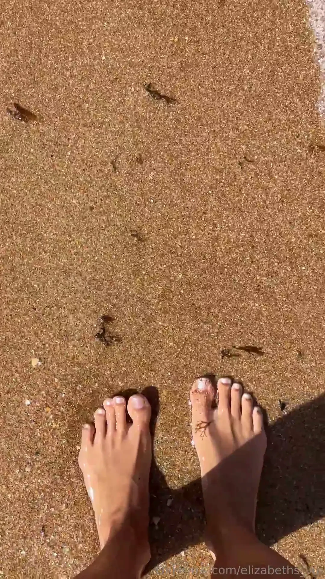 Is it just me or do my feet look extra pretty at the beach the sand 