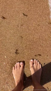 Is it just me or do my feet look extra pretty at the beach the sand