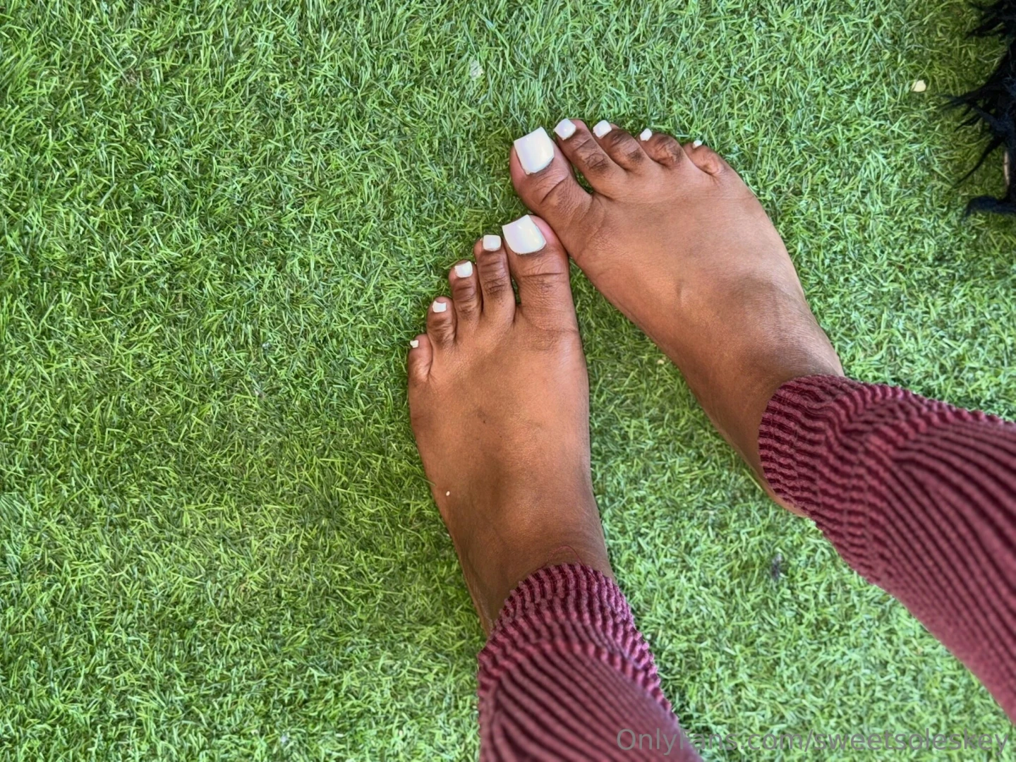 Can never go wrong with white toes 