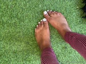 Can never go wrong with white toes