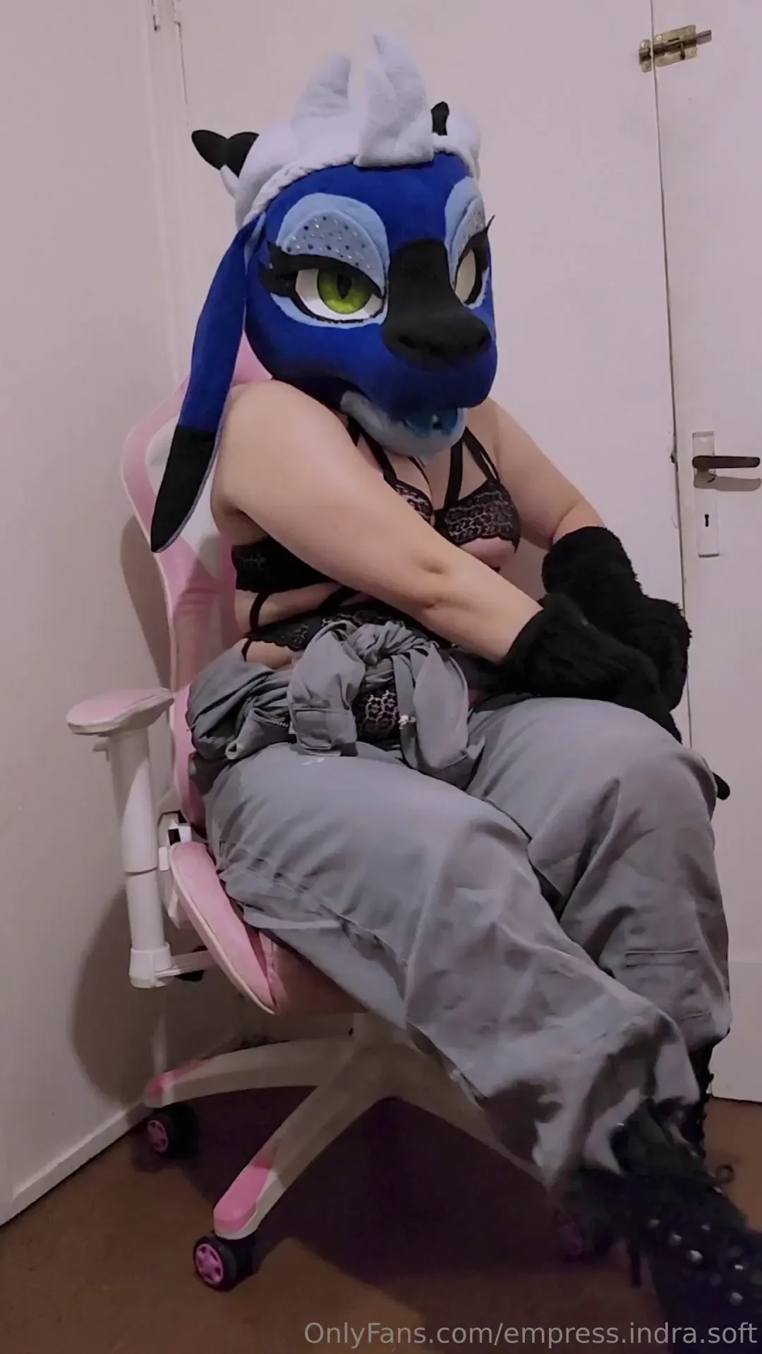 Do you want to help this hardworking dragoness paint her white i think 