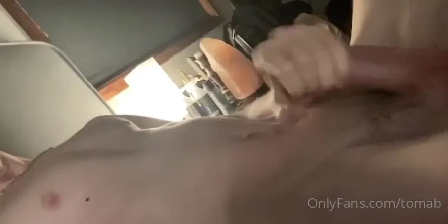 Twitter made me cum so hard that i shot onto my phone screen and part 1 