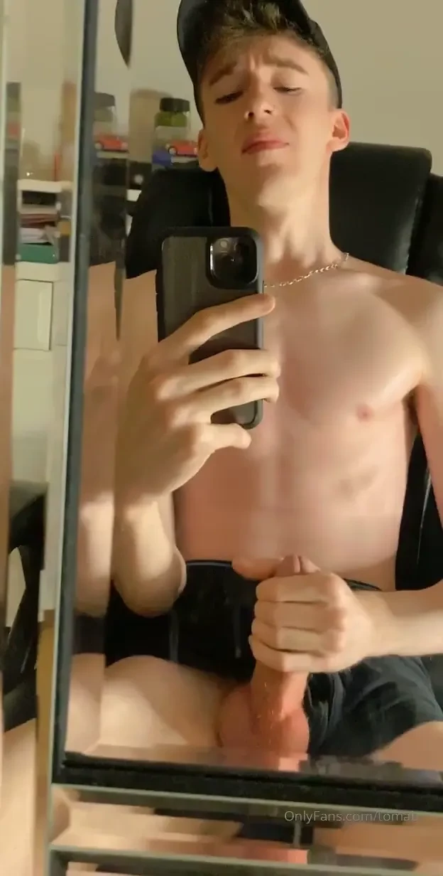 Felt so good wish one of you would climb on my lap and slide over my 