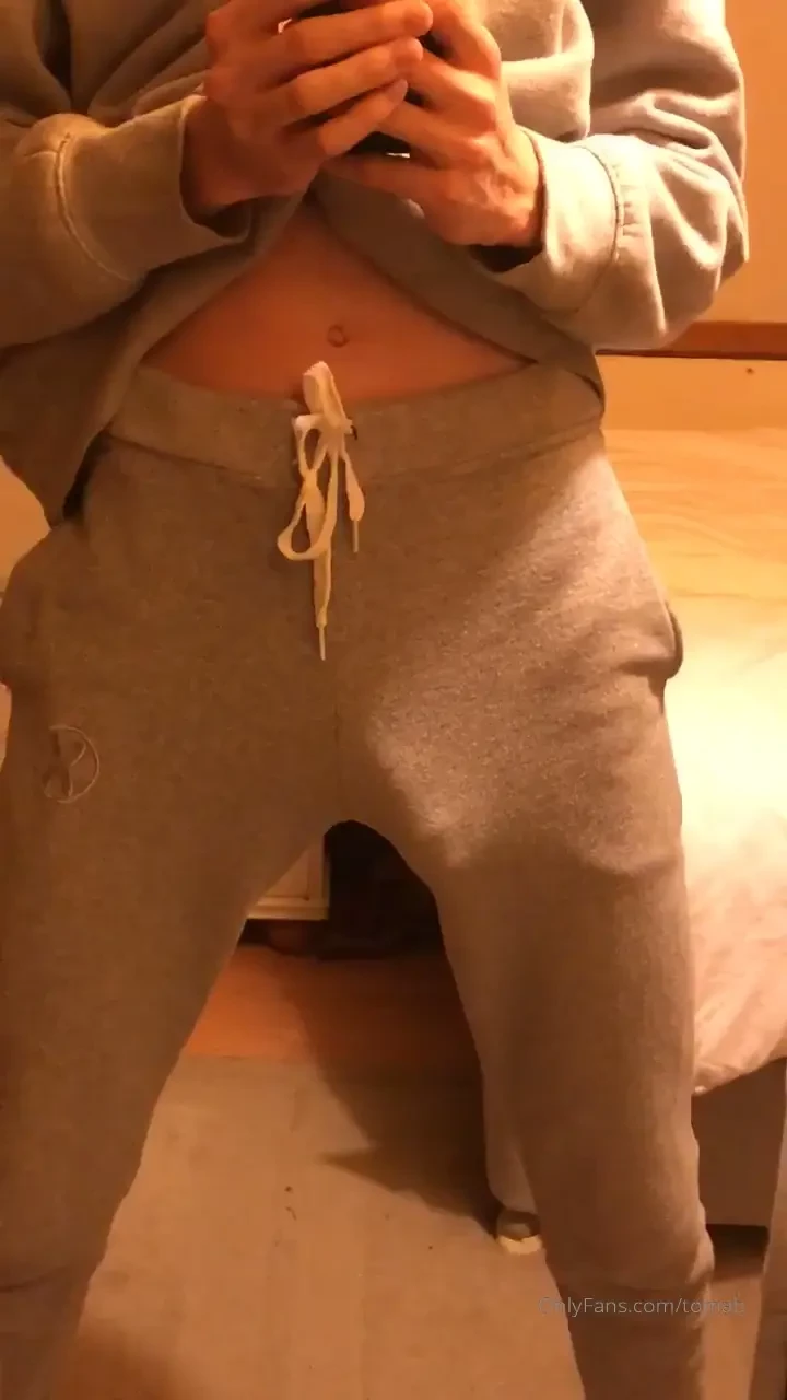 Bend over and grind on this bulge boy 