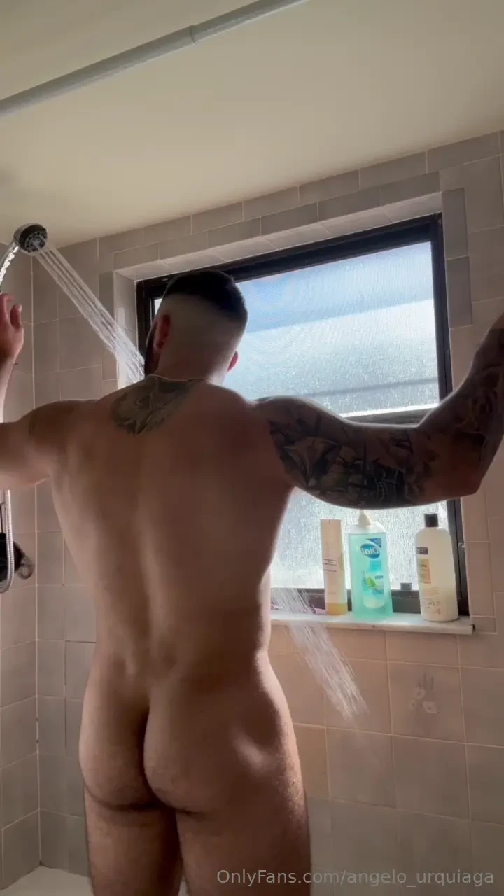 Need someone to scrub my back for me 