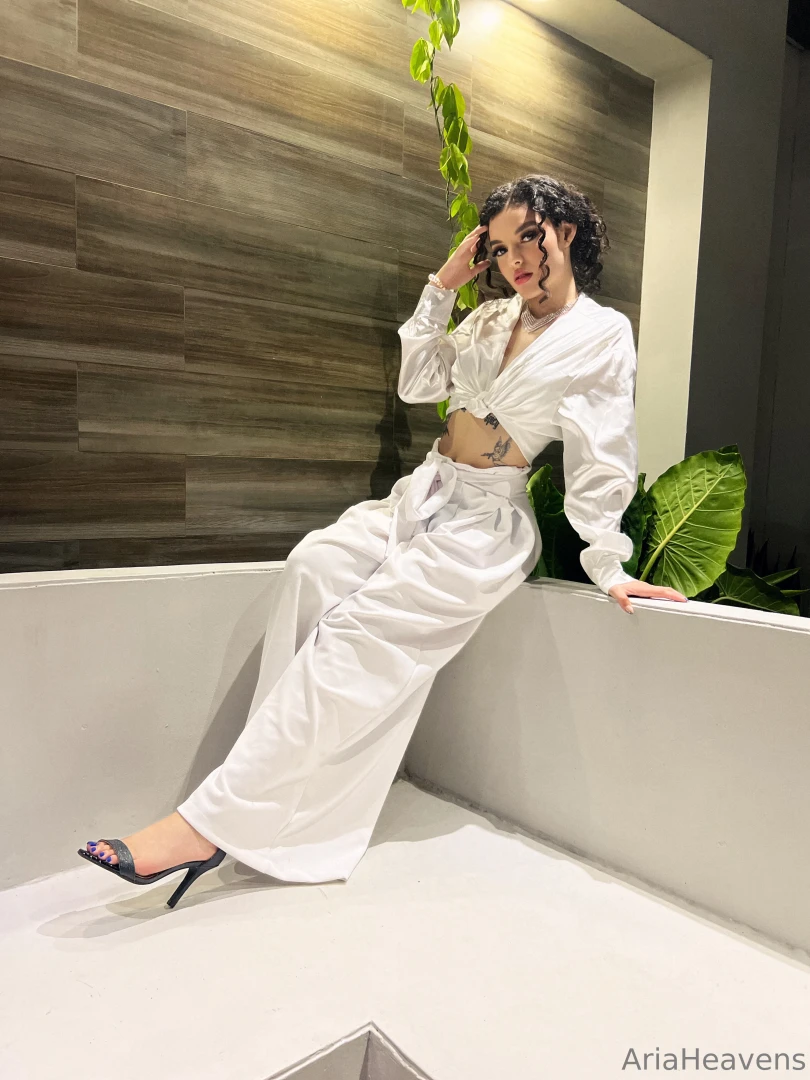 I don t chase i attract and i love that you re here 