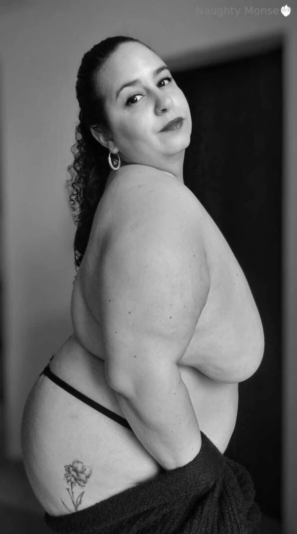 My lips my curves my gaze all waiting for you to get lost in them 