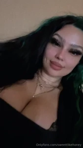 Come love on me and use my big titties as your pillow in this cold