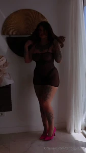 Here is a video in the same clothes what is better video or photo