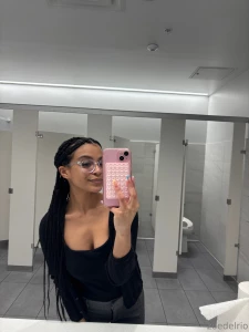 Just a girl at her new corporate job part 1