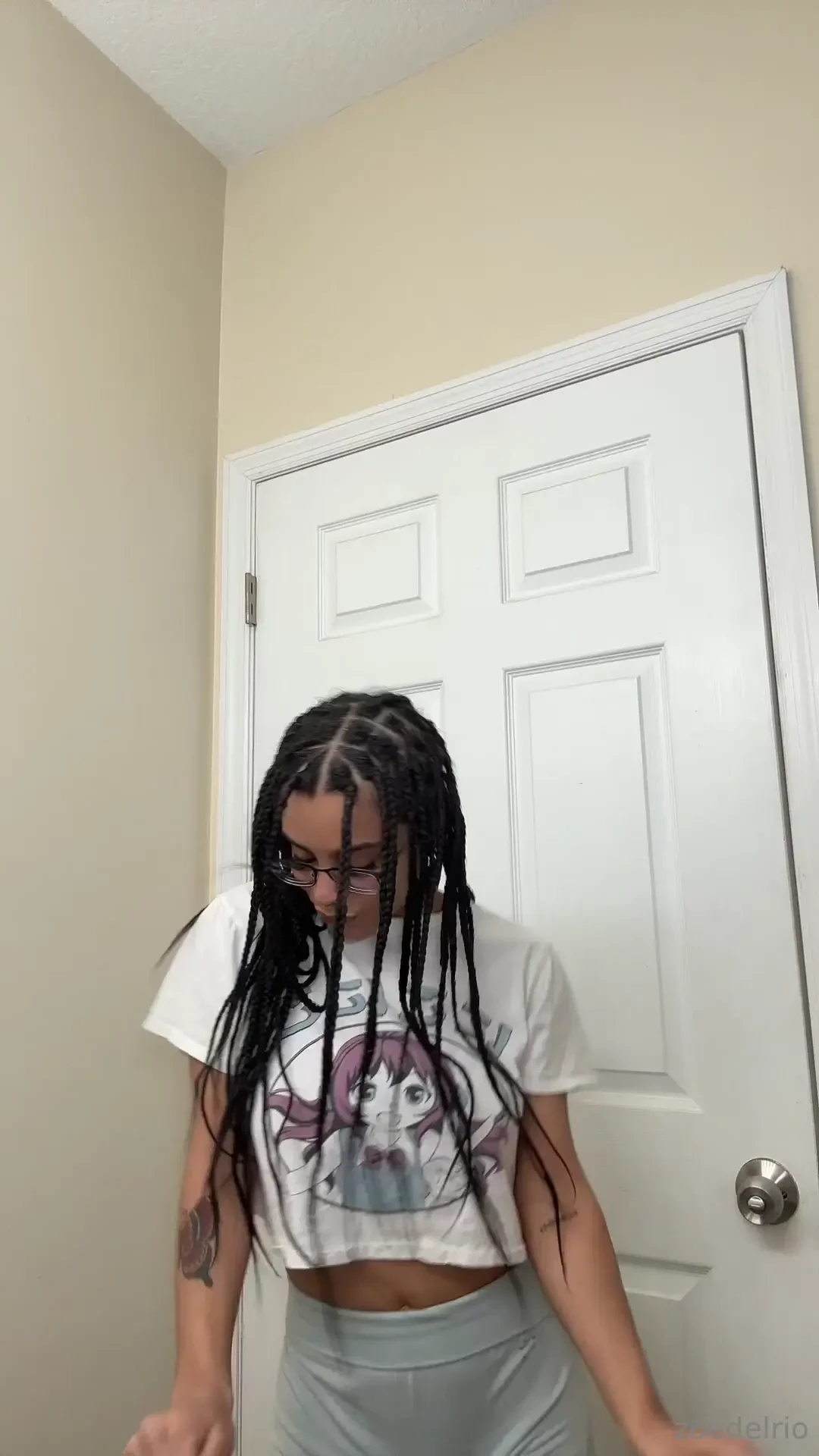 Love the way you active your hips and put ya ass out you can 