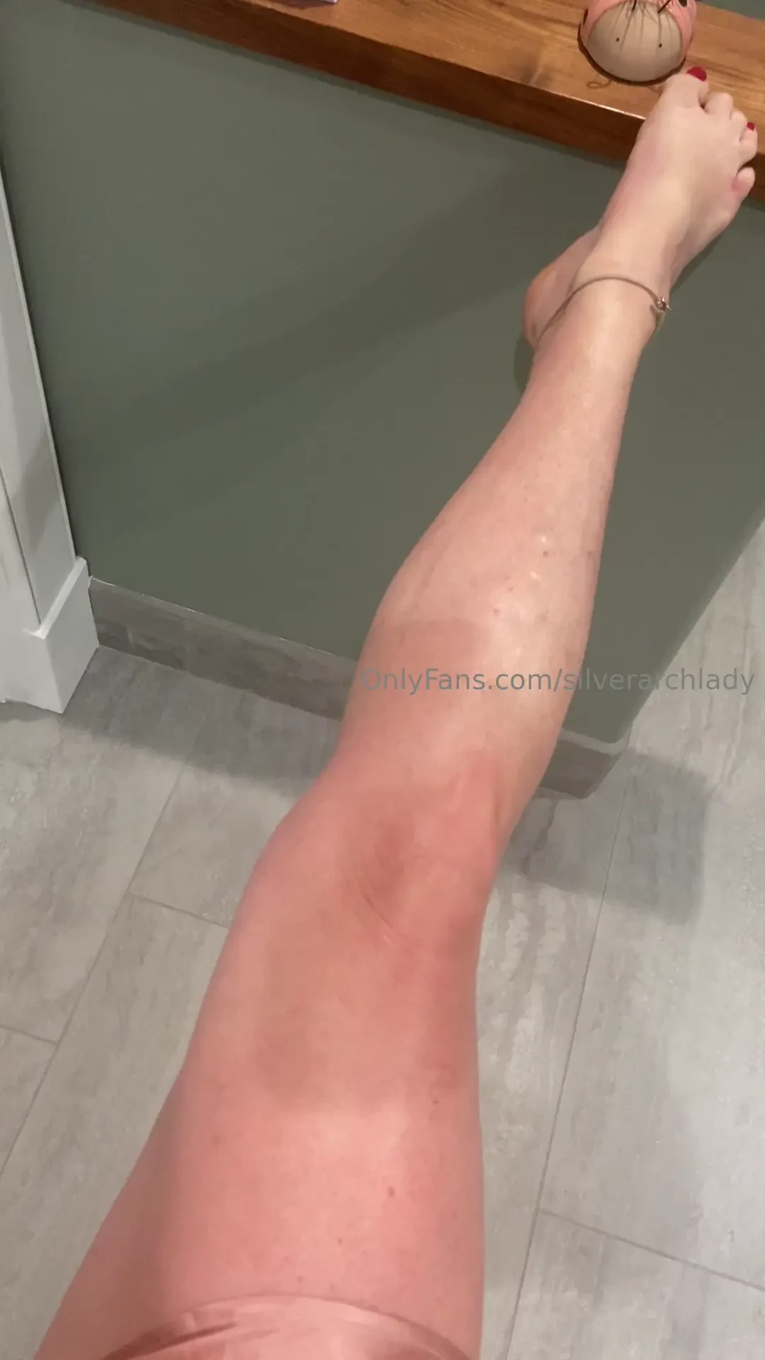 Legs oiled and lush 