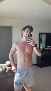 Morning just sent a video jerking off my morning wood for the vips