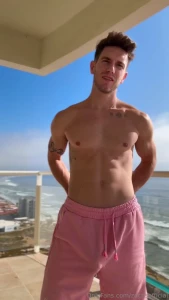 9 minutes video jerking off and cumming in the balcony with the sea