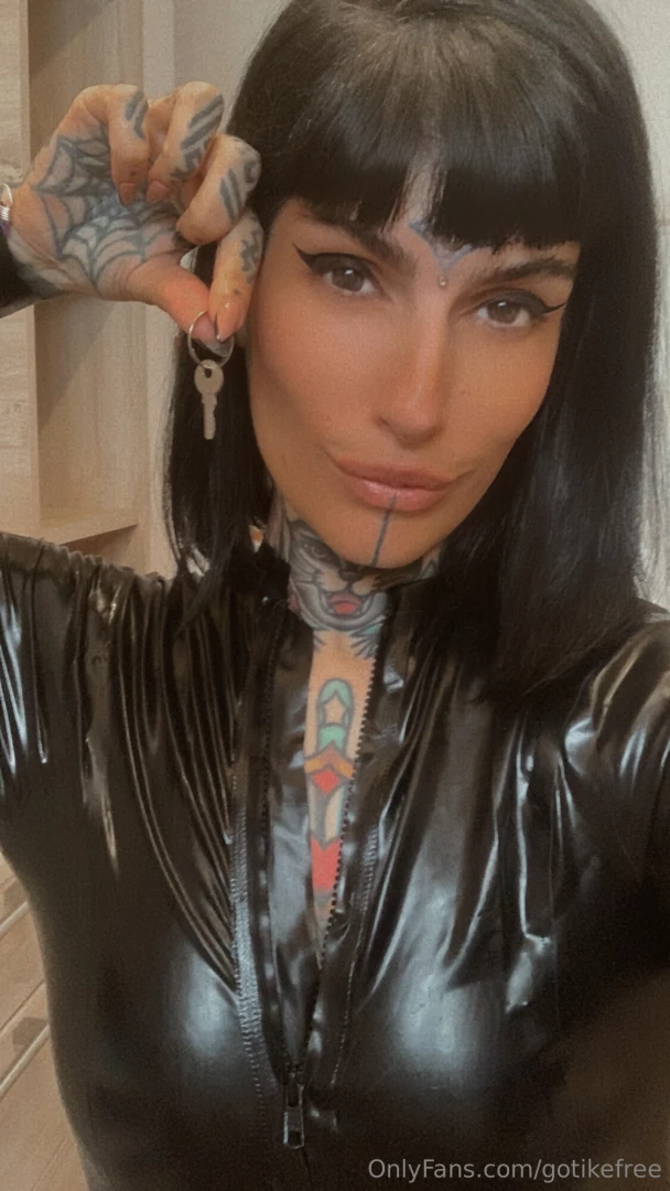 Who wants to get locked by a goth goddess 