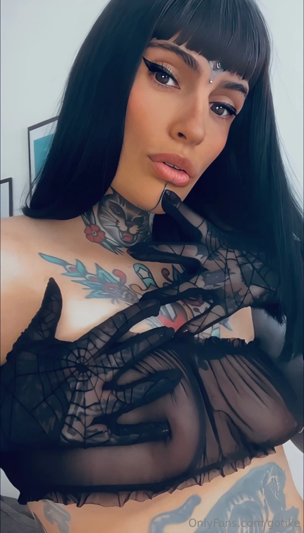 Who here likes nylon gloves 