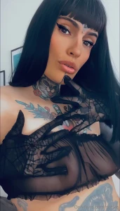 Who here likes nylon gloves
