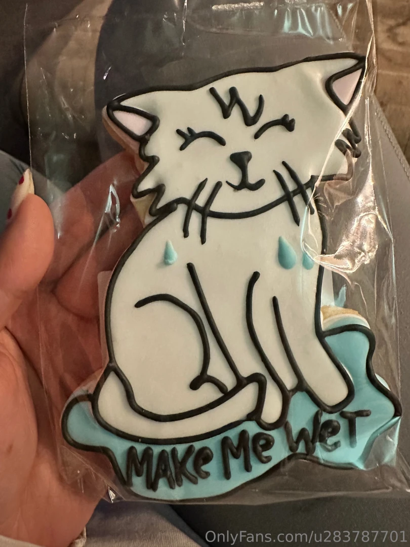 Who wants to find out what flavour my cookie is valentine sday 