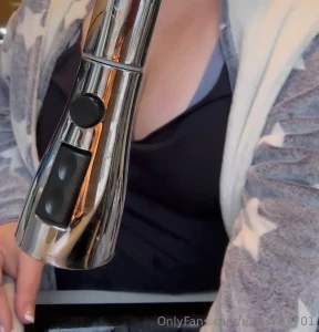 I always wondered why my husband starts feeling me up while i wash the