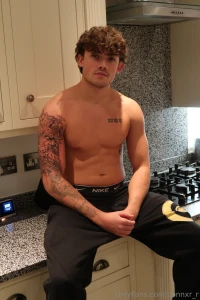 Someone come and talk i am bored part 1