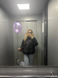 Elevator selfies yes