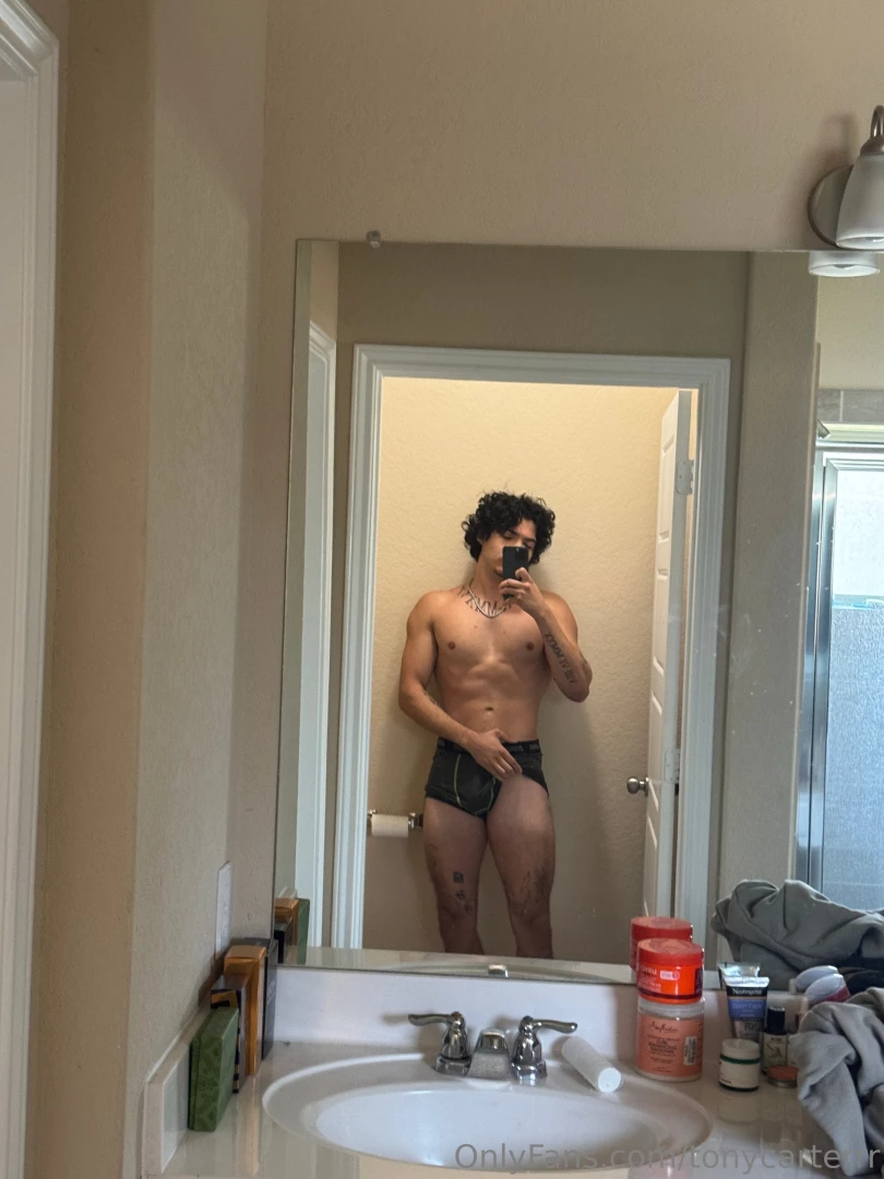 Woke up to this sick tan line 