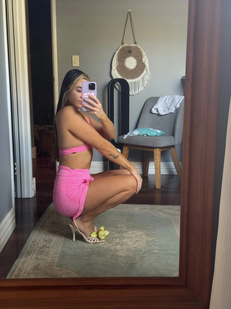 8 years vegan today so here s a rare pic of me in heels 