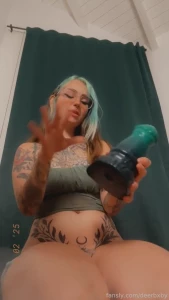 Love a good stretch and love the way this one looks stretching me out