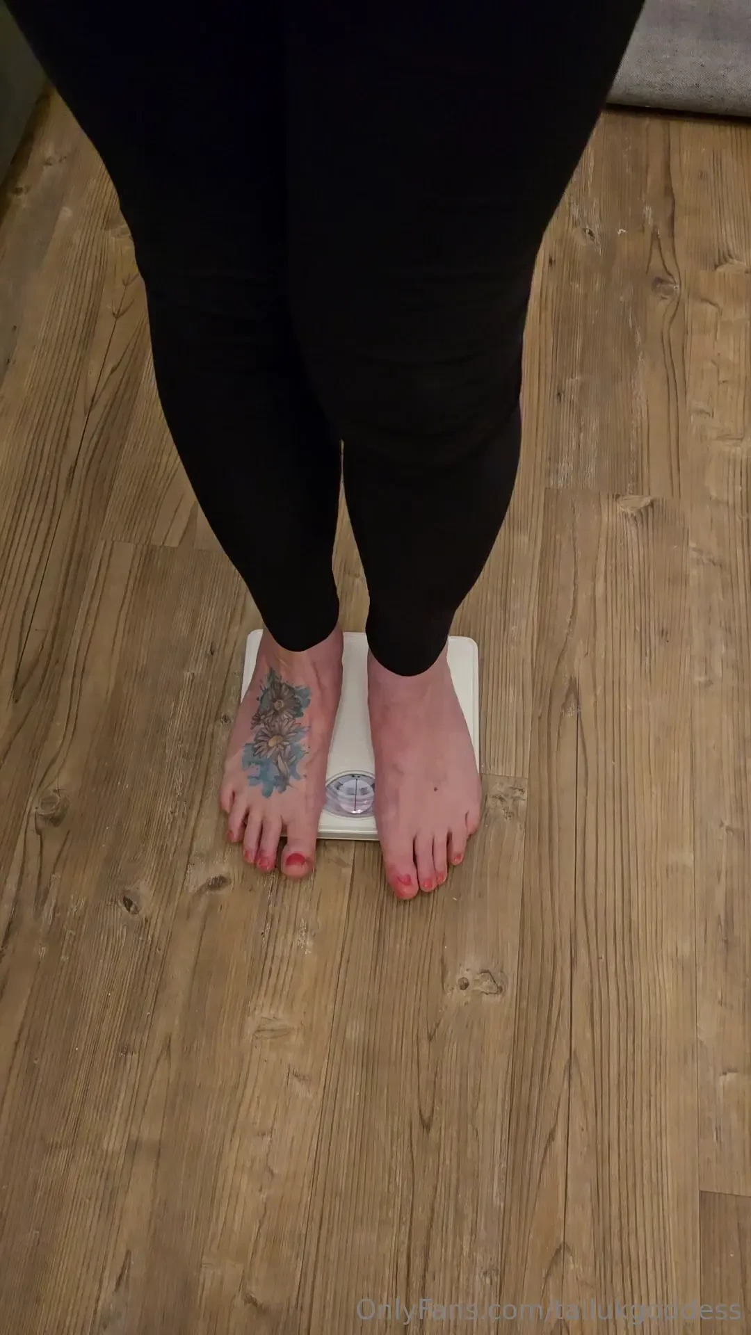 When a set of normal weighing scales just can t handle amazon feet 