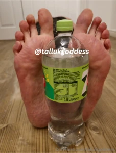 Comparing various items to my enormous size 18 bare soles part 2