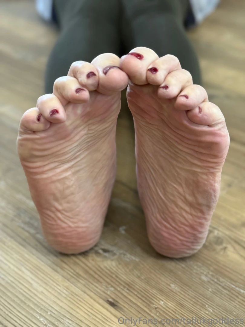 Massive thick soles and scrunched toes part 3 