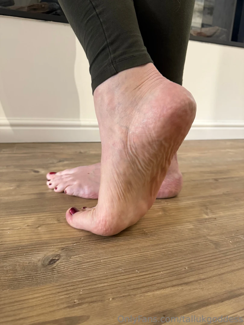Massive thick soles and scrunched toes part 1 