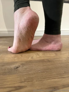 Massive thick soles and scrunched toes part 7