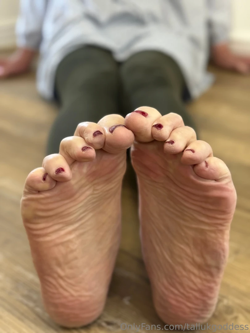 Massive thick soles and scrunched toes part 4 
