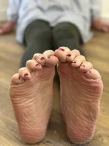 Massive thick soles and scrunched toes part 4