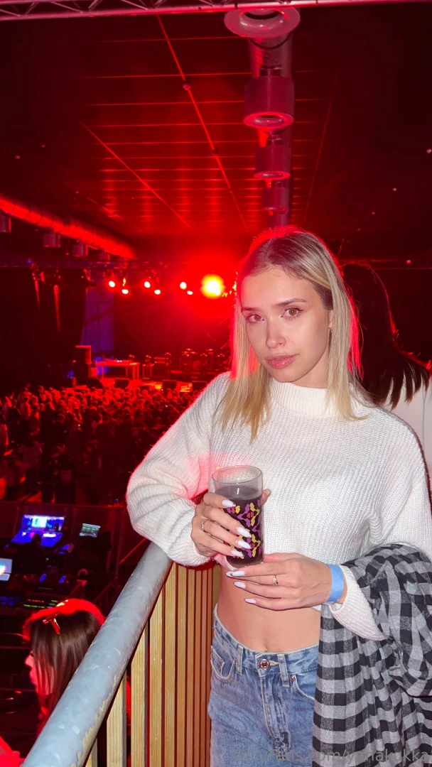 Do u like when it crowded im ambiwert person so i am 50 50 can chose part 1 